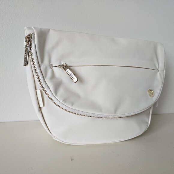 NWT LULULEMON LTIV/GOLD Light Ivory Gold All Night Festival Bag 5L - Picture 2 of 16